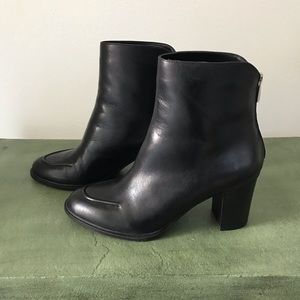 Aerosoles City Council black leather ankle boots